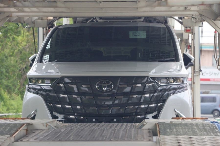 'Chuyên cơ mặt đất' Toyota Alphard 2024 lộ diện trước ngày ra mắt