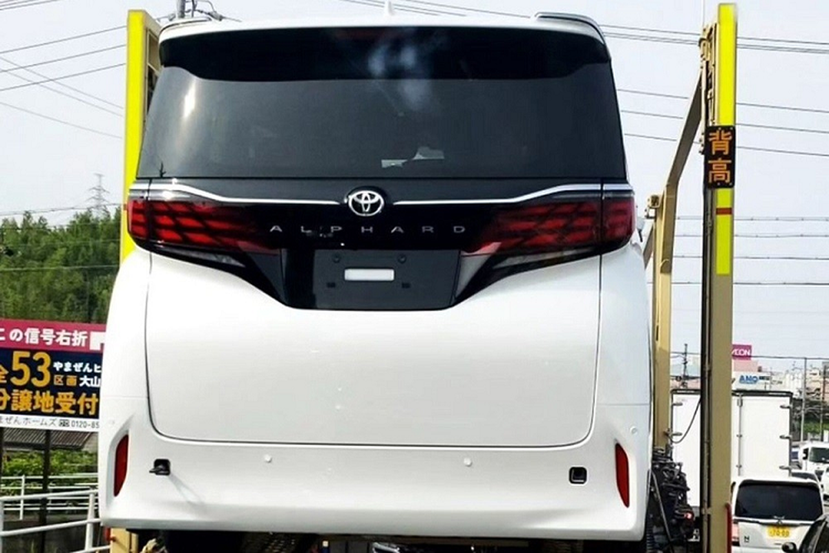 'Chuyên cơ mặt đất' Toyota Alphard 2024 lộ diện trước ngày ra mắt