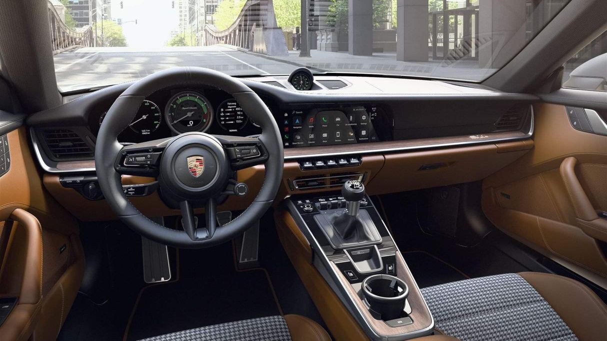 Doanh nhân Quốc Cường chính thức nhận chiếc Porsche 911 Sport Classic 2023