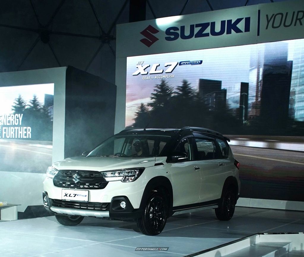 Chi tiết Suzuki XL7 Hybrid 2023 vừa ra mắt