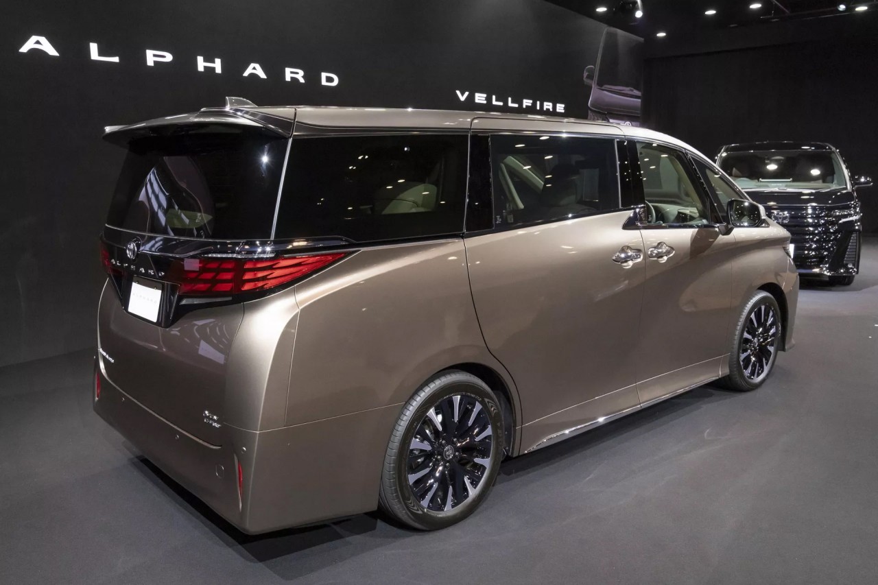 Toyota Alphard 2024 ra mắt