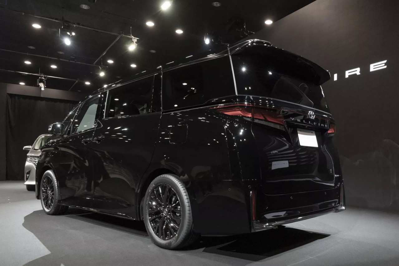 Toyota Alphard 2024 ra mắt