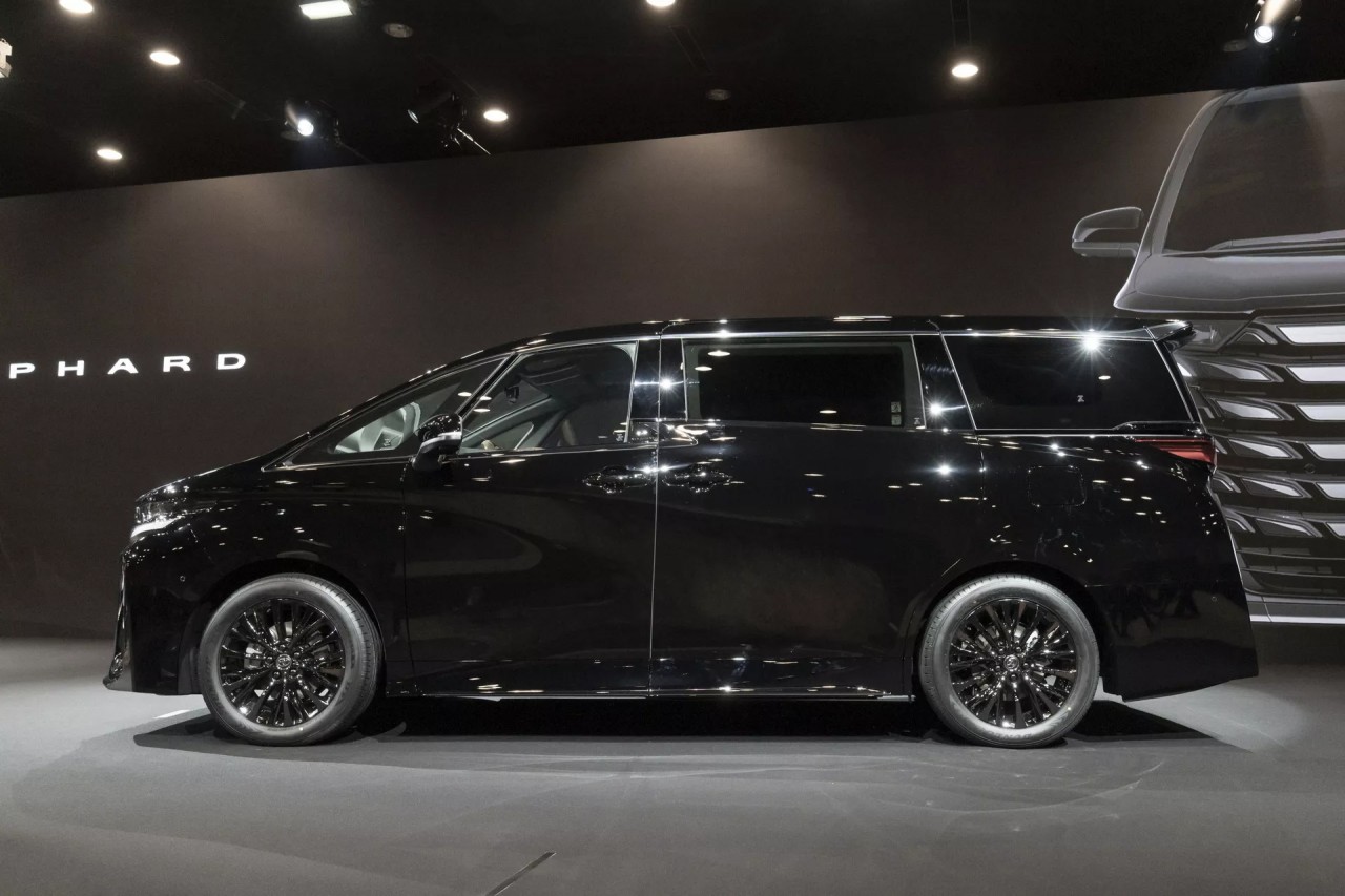 Toyota Alphard 2024 ra mắt