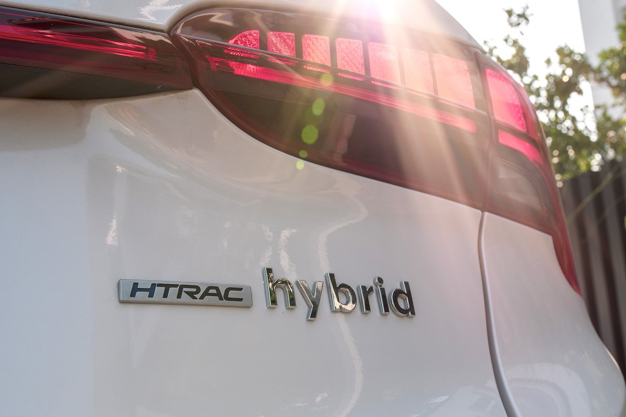 Hyundai Santa Fe Hybrid có mặt tại Việt Nam với giá 1,45 tỷ đồng