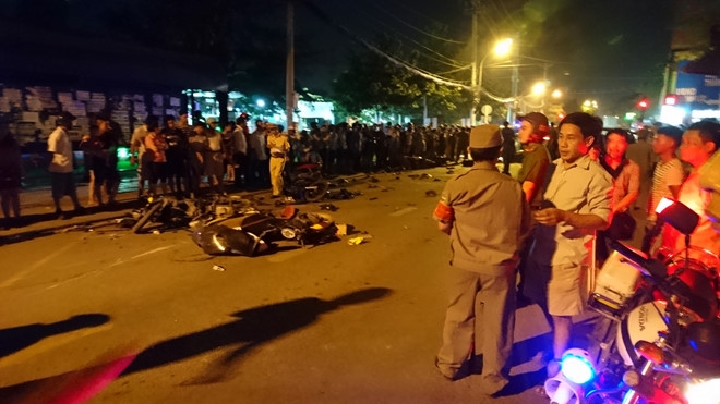 13 xe tong lien hoan o sai gon 2 nguoi chet