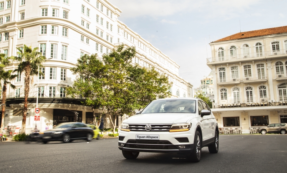 volkswagen tiguan allspace chinh thuc den tay khach hang