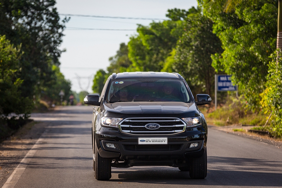 that kinh ngac khi thu thach ford everest 1 binh dau