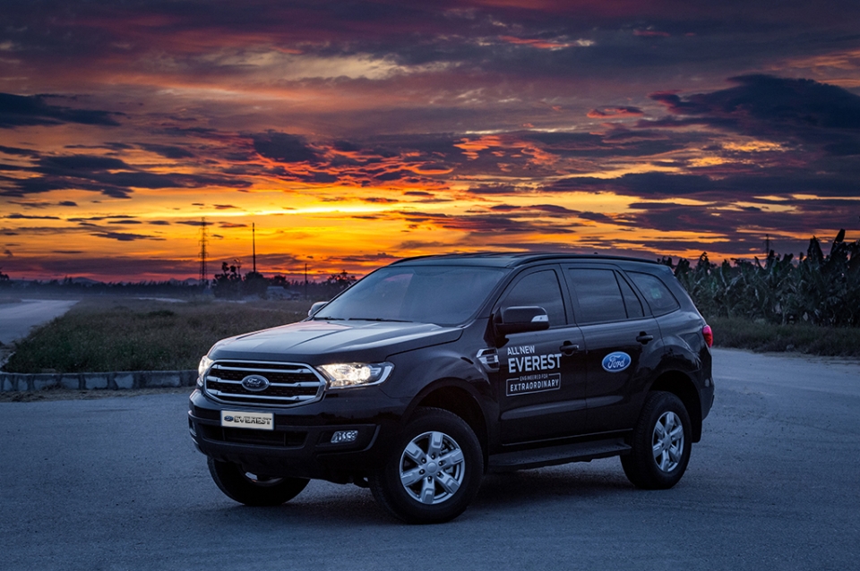 that kinh ngac khi thu thach ford everest 1 binh dau