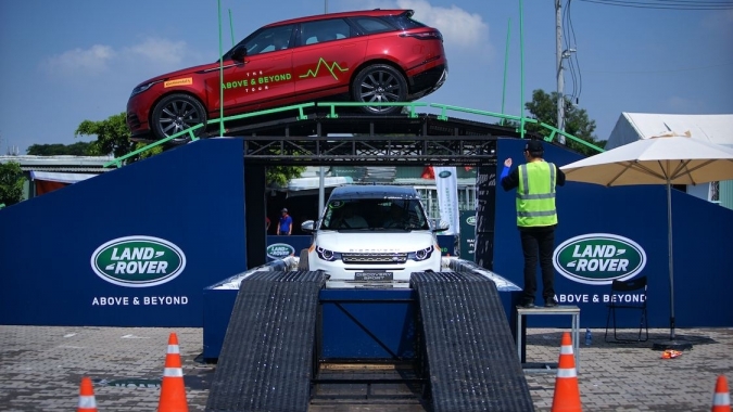 Jaguar Land Rover tổ chức chương trình lái thử cho khách hàng tại Việt Nam