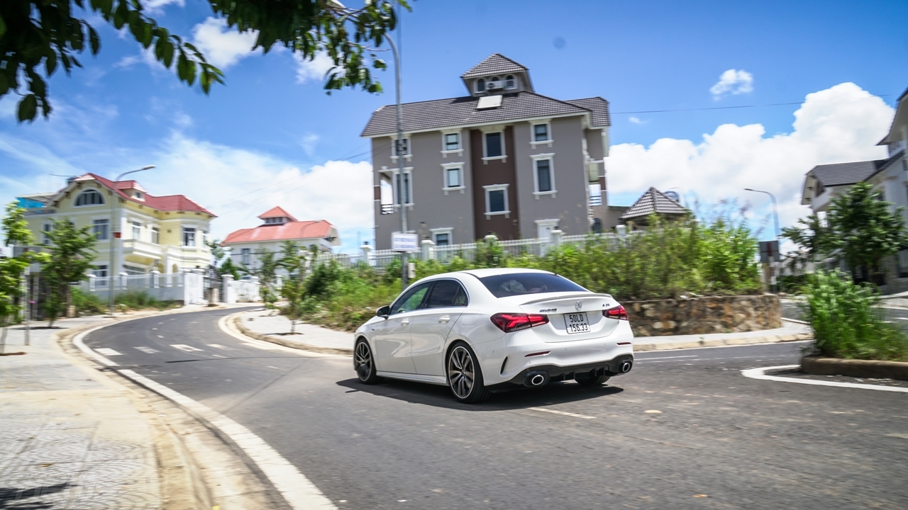 danh gia mercedes amg a35 sedan xe the thao cho nguoi moi choi