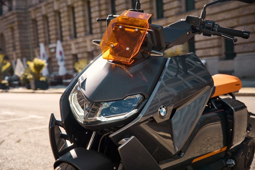 BMW Motorrad giới thiệu xe tay ga điện CE04 2021