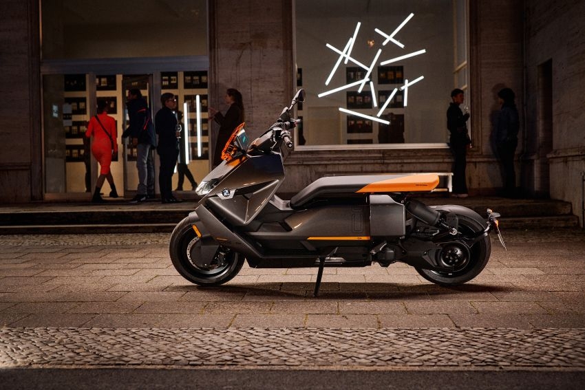 BMW Motorrad giới thiệu xe tay ga điện CE04 2021