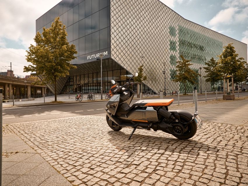 BMW Motorrad giới thiệu xe tay ga điện CE04 2021