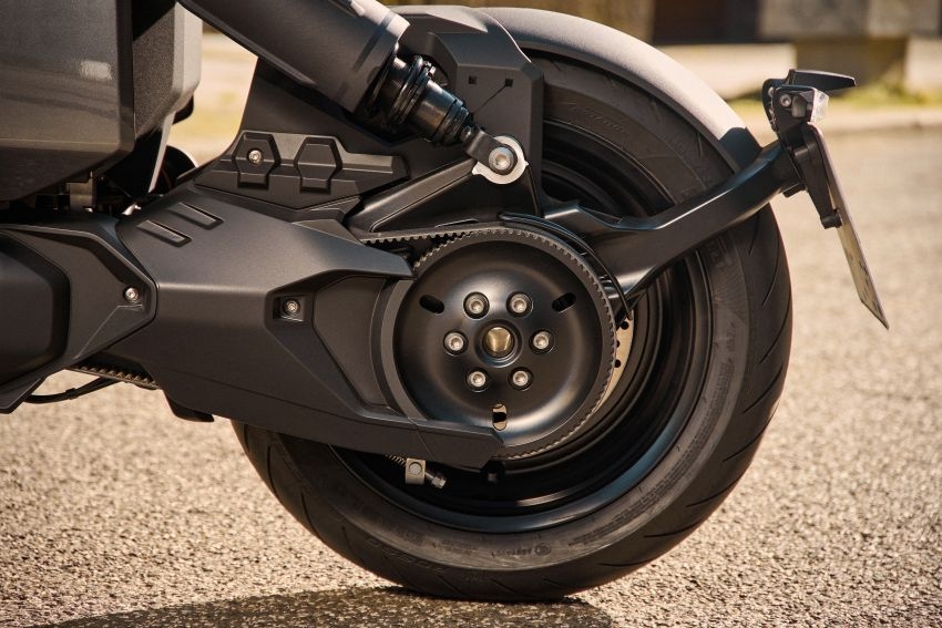 BMW Motorrad giới thiệu xe tay ga điện CE04 2021