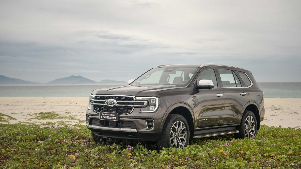 Cận cảnh Ford Everest Titanium Plus giá 1,452 tỷ đồng