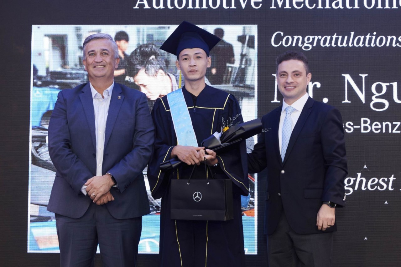 Mercedes-Benz Việt Nam tổ chức buổi lễ tốt nghiệp cho kỹ thuật viên
