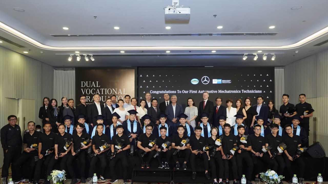 Mercedes-Benz Việt Nam tổ chức buổi lễ tốt nghiệp cho kỹ thuật viên