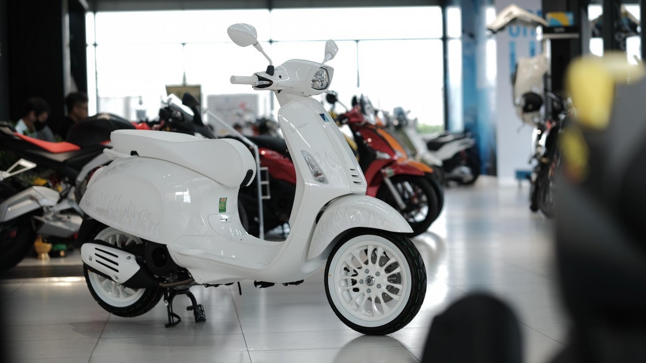 Ngắm Vespa Sprint phiên bản Justin Bieber có mặt tại Hà Nội