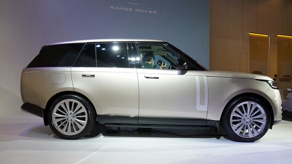Cận cảnh Range Rover First Edition thế hệ mới tại Việt Nam