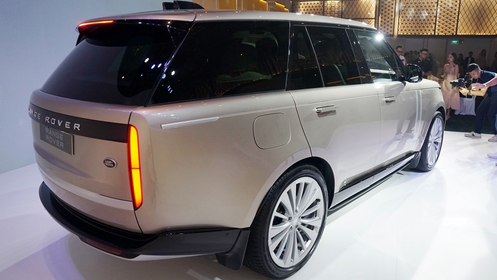 Cận cảnh Range Rover First Edition thế hệ mới tại Việt Nam