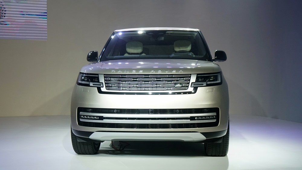 Cận cảnh Range Rover First Edition thế hệ mới tại Việt Nam