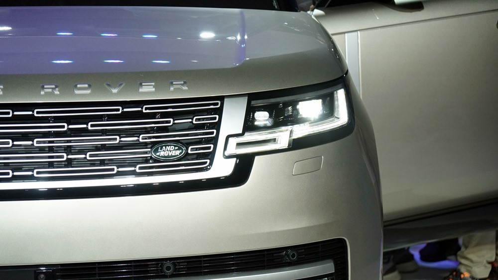 Cận cảnh Range Rover First Edition thế hệ mới tại Việt Nam