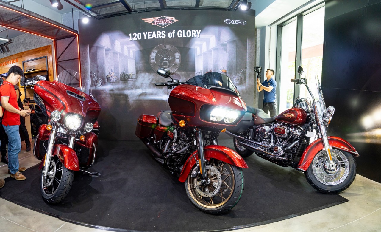Dàn xe Harley-Davidson phiên bản kỷ niệm 120 năm có mặt tại Việt Nam, giá từ 1,04 tỷ đồng Dàn xe Harley-Davidson phiên bản kỷ niệm 120 năm có mặt tại Việt Nam, giá từ 1,04 tỷ đồng