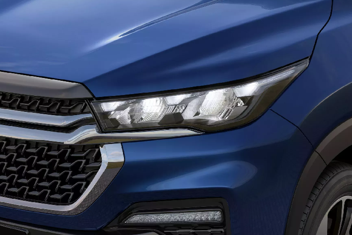 Cận cảnh Suzuki Invicto Hybrid 2024 'anh em song sinh' của Toyota Innova