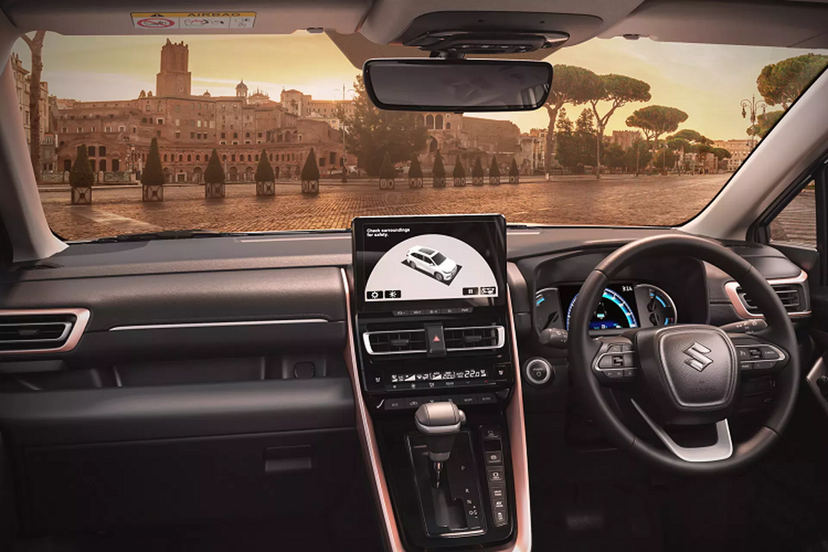 Cận cảnh Suzuki Invicto hybrid 2024 'anh em song sinh' của Toyota Innova