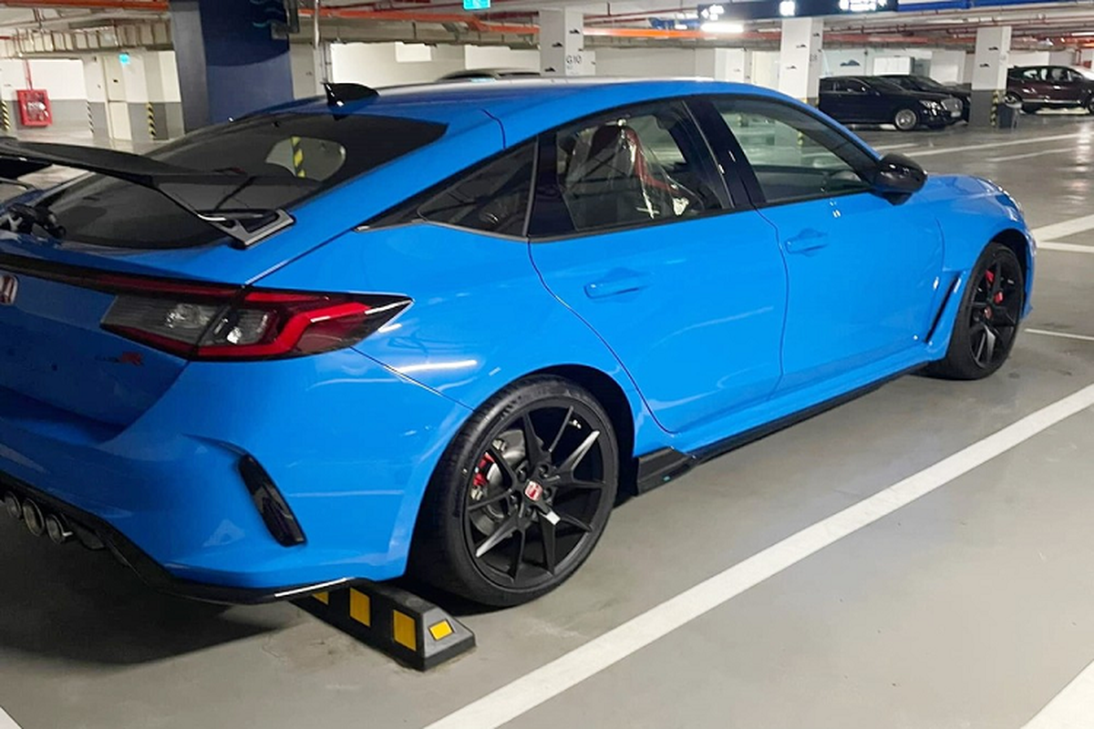 Honda Civic Type R màu Racing Blue Pearl có mặt tại Việt Nam