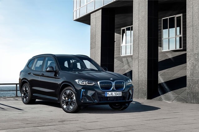 BMW iX3 và i4 sẽ ra mắt tại Việt Nam vào ngày 31/3