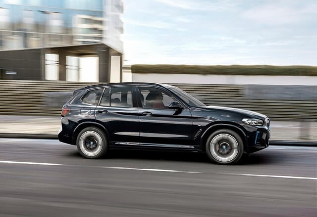 BMW iX3 và i4 sẽ ra mắt tại Việt Nam vào ngày 31/3