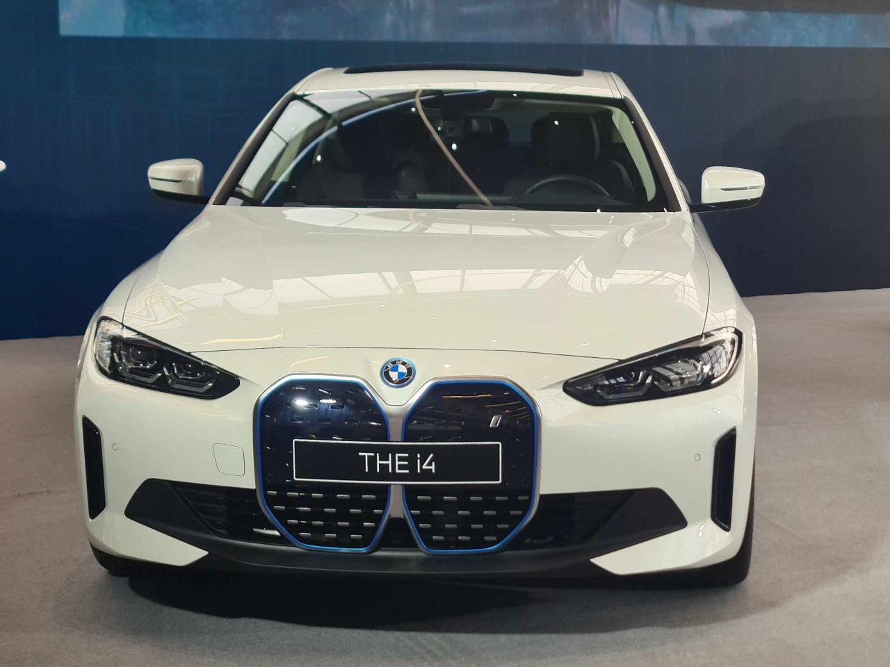 Giá lăn bánh BMW i4, chiếc xe thể thao thuần điện vừa mở bán