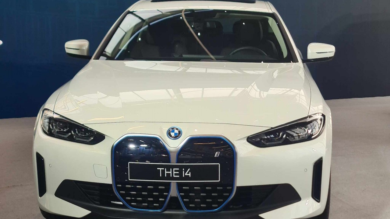 Giá lăn bánh BMW i4, chiếc xe thể thao thuần điện vừa mở bán