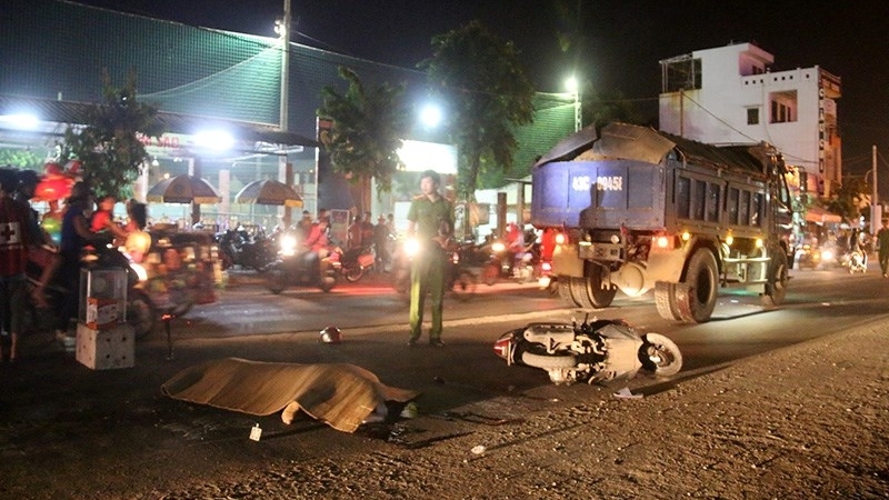 Đà Nẵng: Va chạm với xe tải chở đá, 1 người phụ nữ tử vong