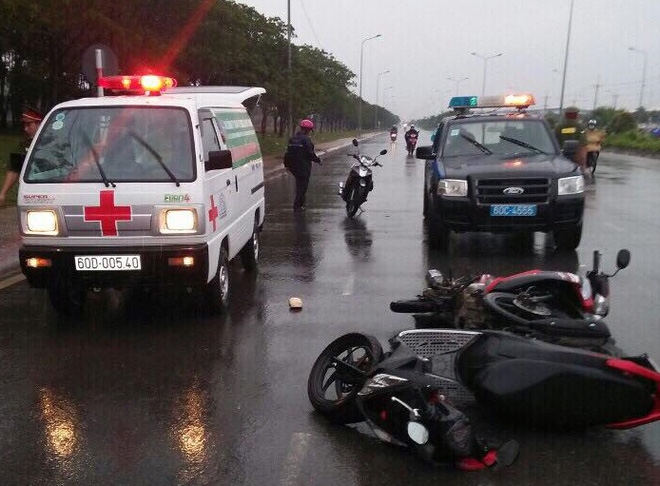 “Gã khùng” mua 2 xe cấp cứu hơn nửa tỷ đồng chở người miễn phí ga khung mua 2 xe cap cuu hon nua ty dong cho nguoi mien phi