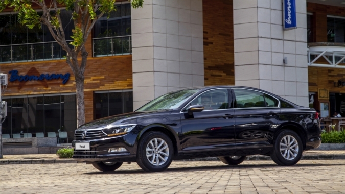 Volkswagen Passat giảm giá cuối năm tới 40 triệu đồng