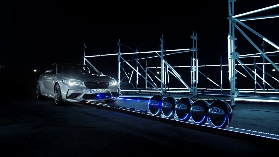 BMW M2 Competition lập kỷ lục “bắn bóng’’ bằng laze cực đỉnh