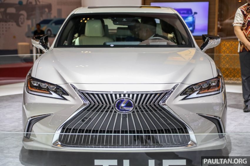 lexus es 2019 dau tien co mat tai dong nam a