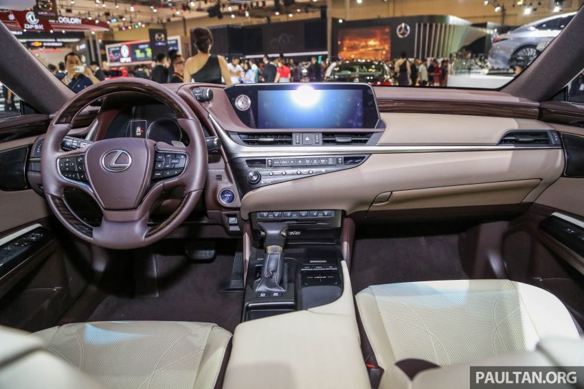 lexus es 2019 dau tien co mat tai dong nam a