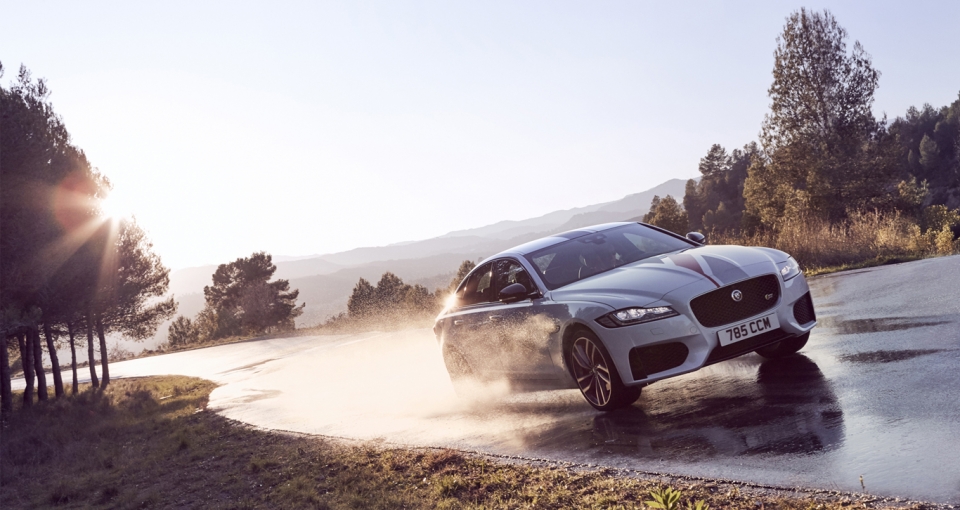 Jaguar Land Rover tổ chức trải nghiệm xe tại Đà Nẵng jaguar land rover to chuc trai nghiem xe tai da nang