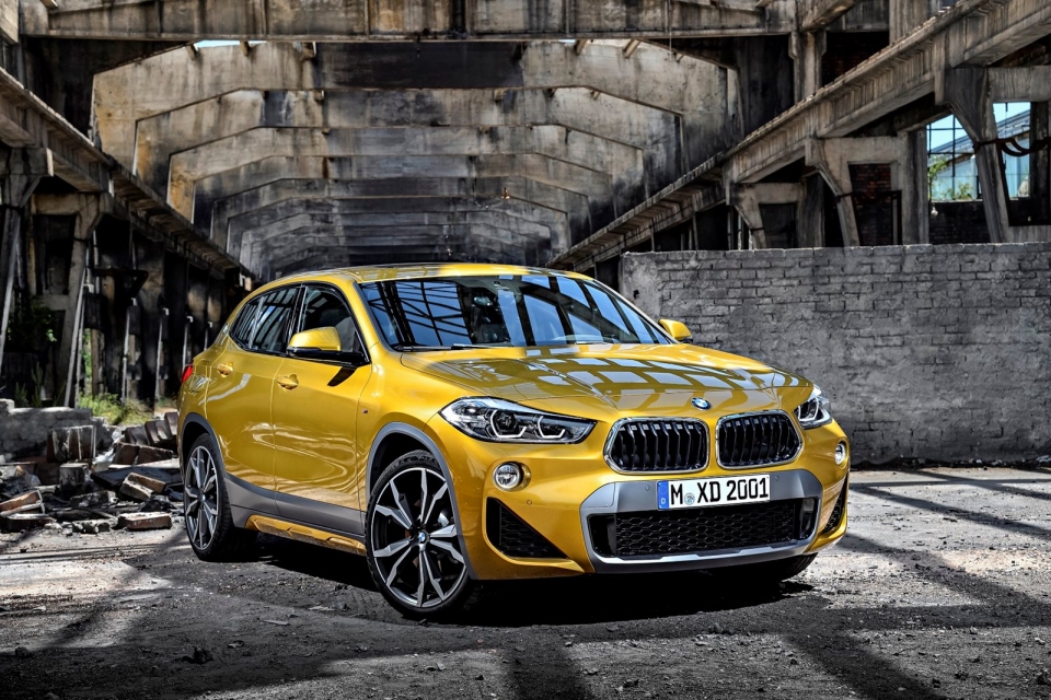 lo xe nhap khau dau tien cua bmw thaco cap cang viet nam