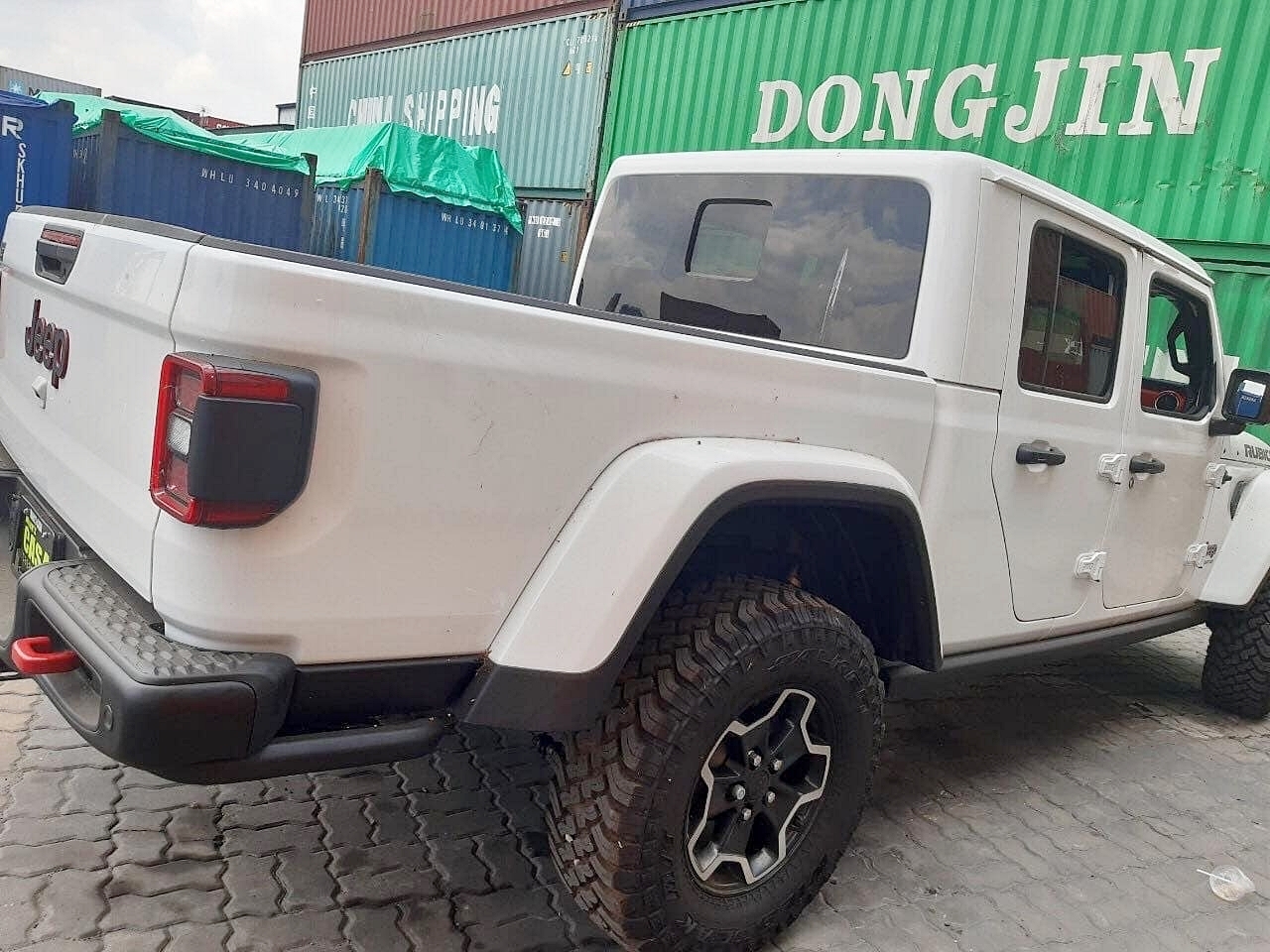 hang doc jeep gladiator rubicon cap ben viet nam