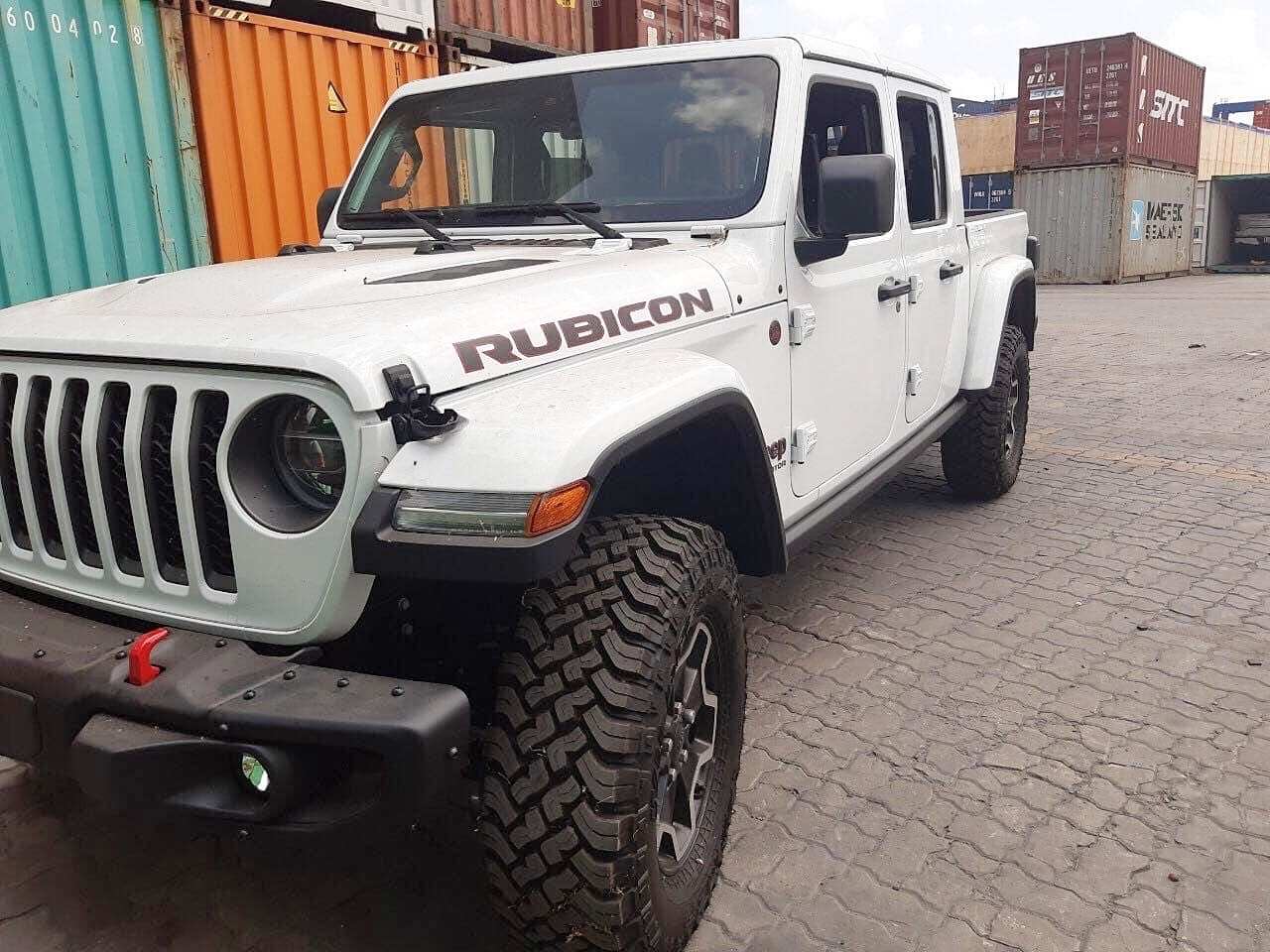 hang doc jeep gladiator rubicon cap ben viet nam