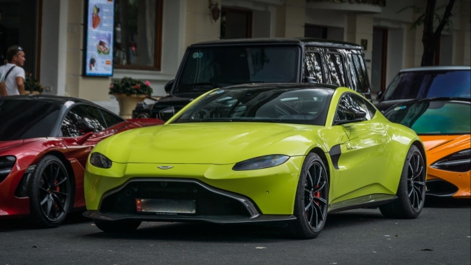 Sướng mắt với Aston Martin Vantage thế hệ mới xuất hiện trên phố