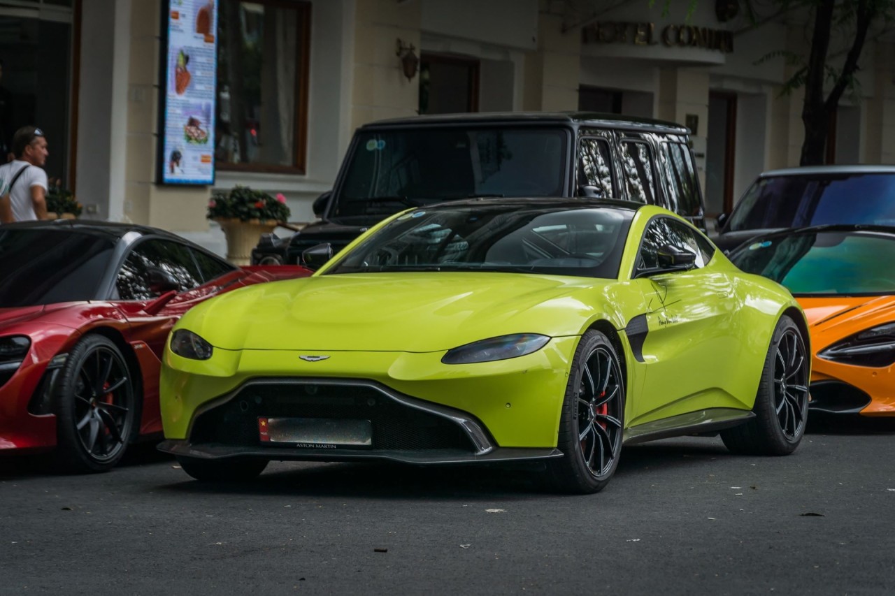 Sướng mắt với Aston Martin Vantage thế hệ mới xuất hiện trên phố suong mat voi aston martin vantage the he moi xuat hien tren pho