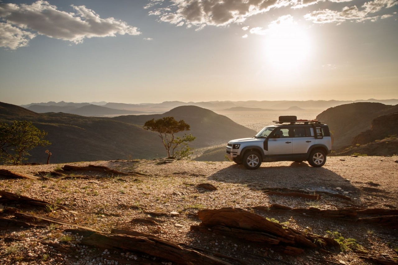 land rover defender moi sap xuat hien tai chau a