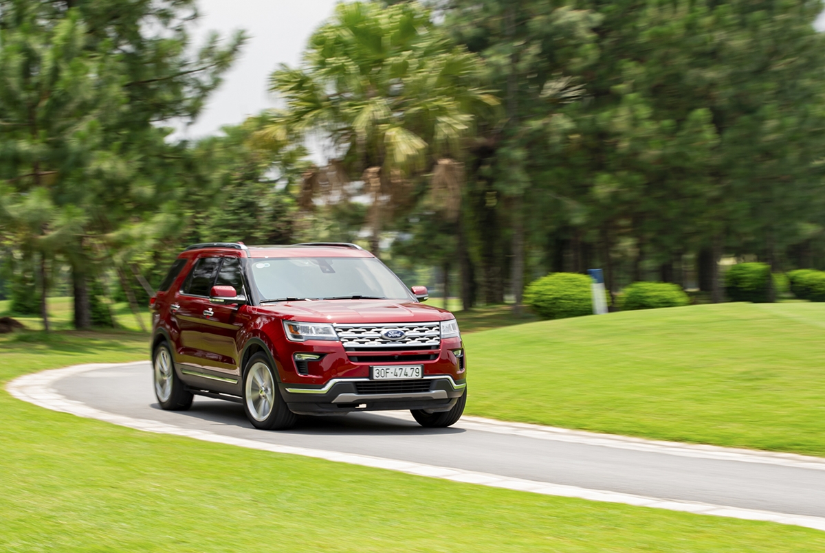 ford everest dan dau doanh so phan khuc trong thang 7