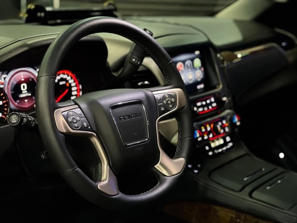 'Khủng Long' GMC Yunkon Denali XL 2015 lên sàn xe cũ với giá chỉ 3,6 tỷ đồng