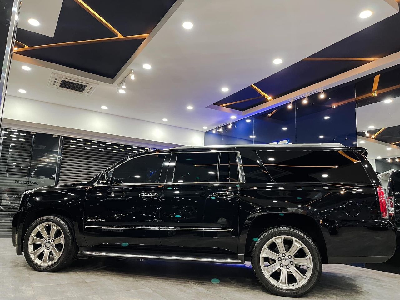 'Khủng Long' GMC Yunkon Denali XL 2015 lên sàn xe cũ với giá chỉ 3,6 tỷ đồng